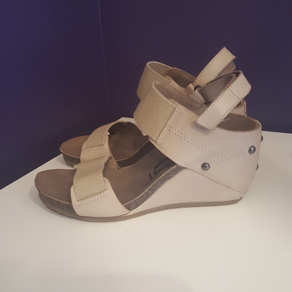 OTBT Beige Trailblazer Wedges